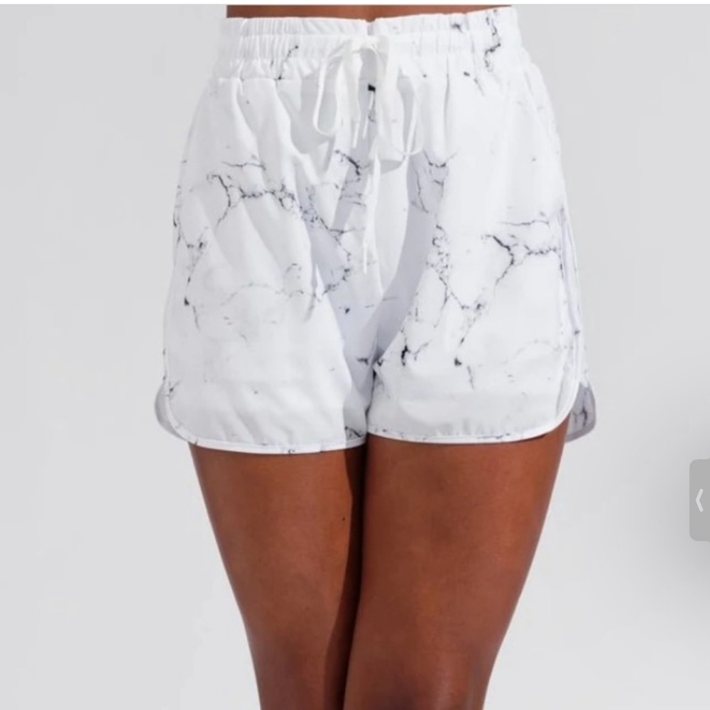 BUFFBUNNY flo short white marble